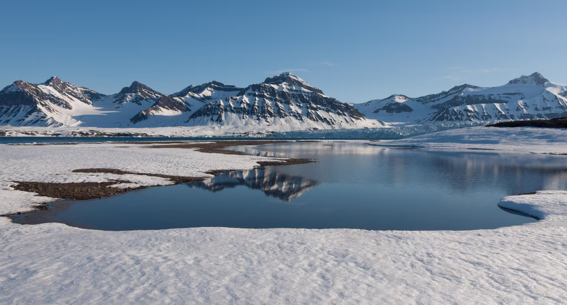 Photo fjord et montagne au Groenland © Photo fjord et montagne au Groenland