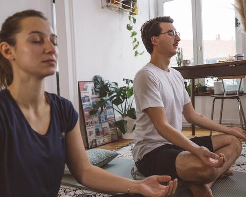Méditation et sophrologie, quelles différences ?