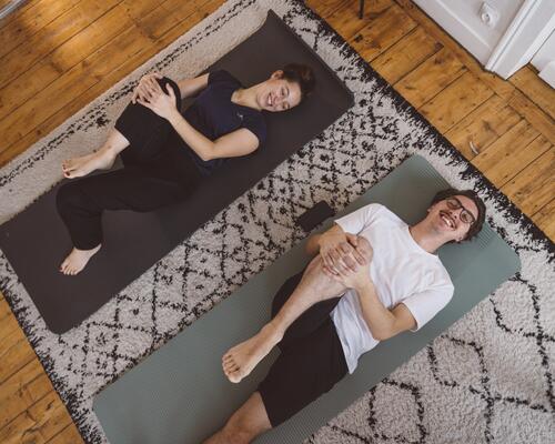 Quelles postures de yoga faire quand on est débutant