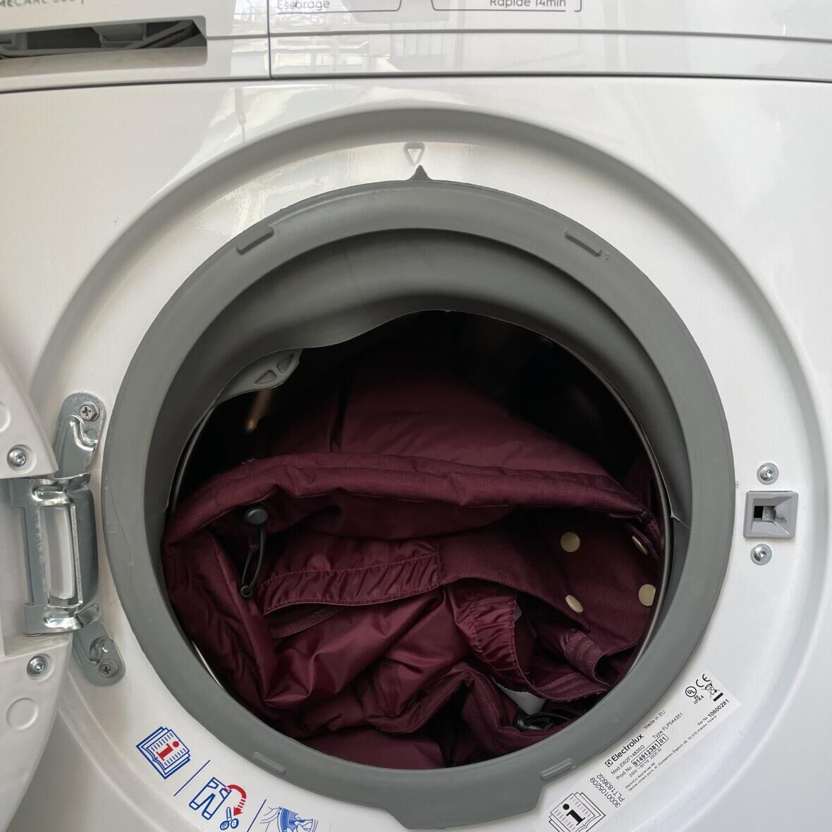 Eine Daunenjacke in der Waschmaschine waschen