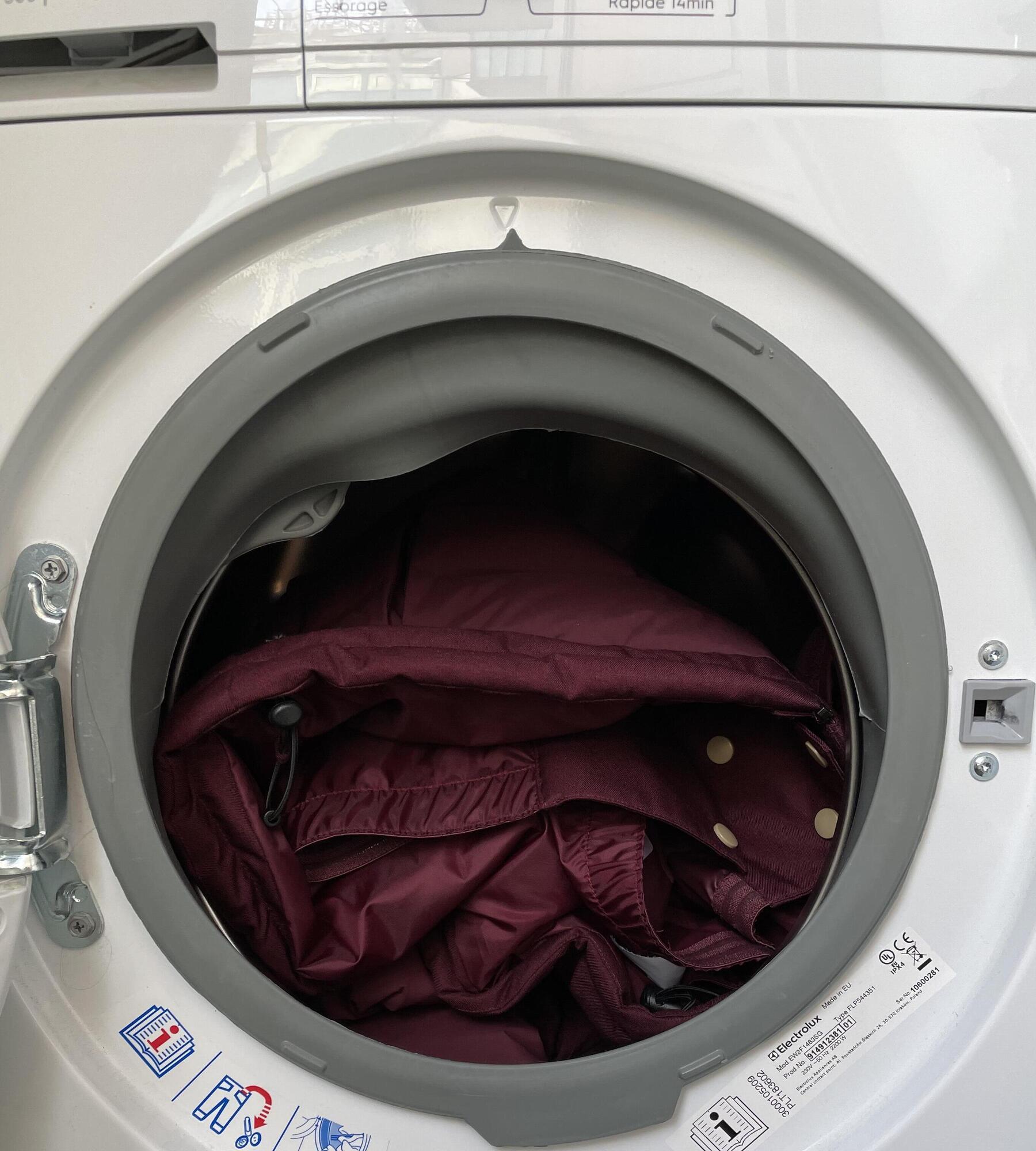 Eine Daunenjacke in der Waschmaschine waschen
