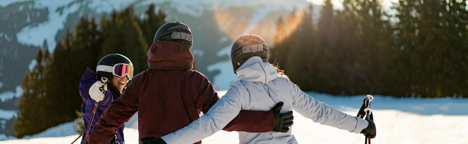 skiing friends