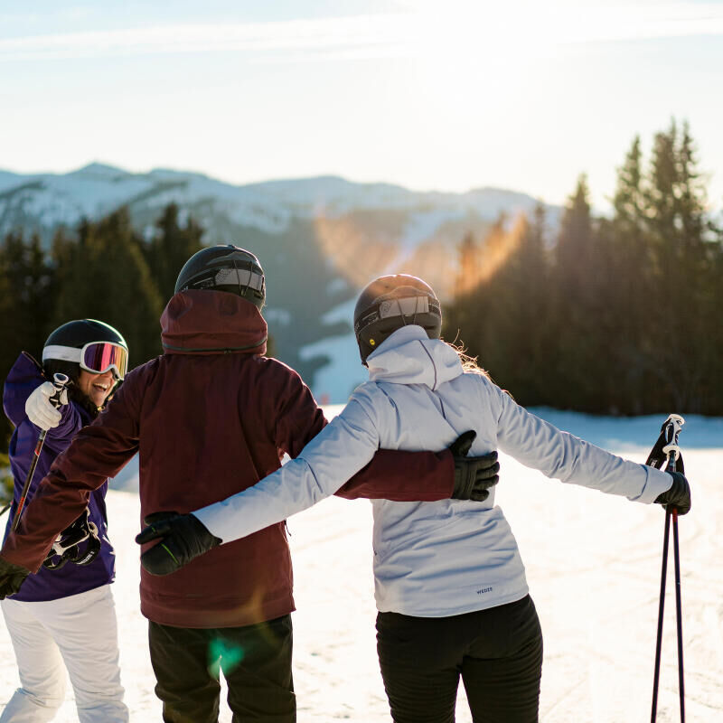 skiing friends