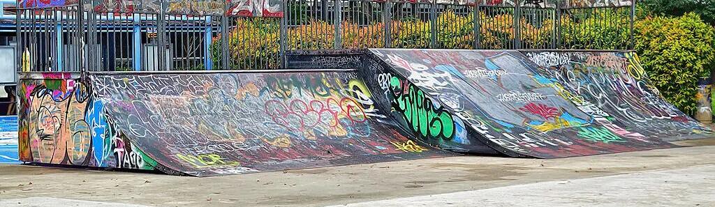 skatepark z graffiti