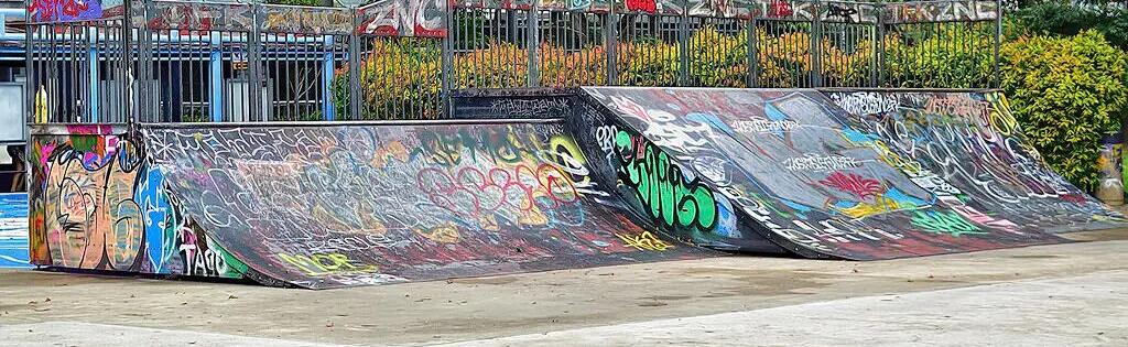 skatepark z graffiti