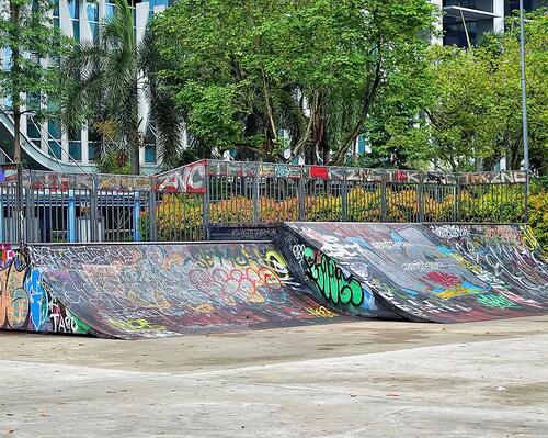 skatepark z graffiti