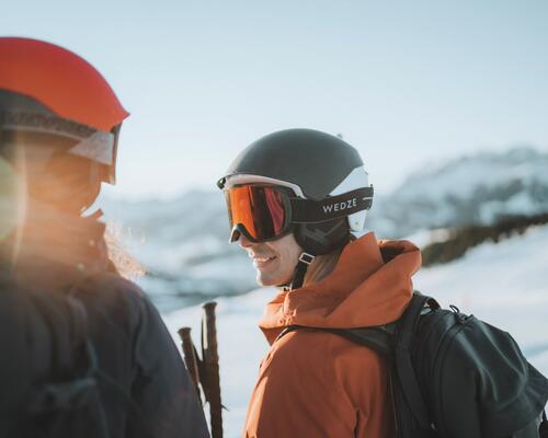 Finde einen passenden Helm und erfahre wo eine Skihelm Pflicht herrscht.