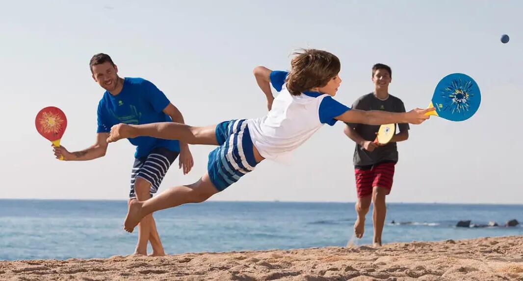 Finde heraus, welche Sportaktivitäten auch am Strand möglich sind! Erfahre alles Wissenwerte hier.