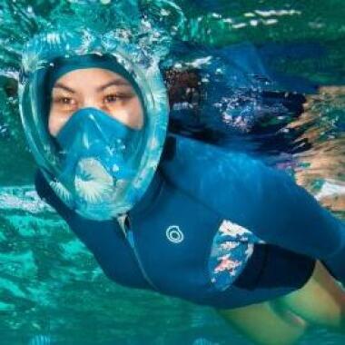 Enfant snorkeling
