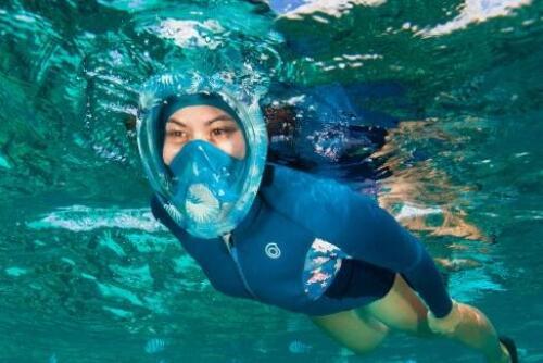 Enfant snorkeling