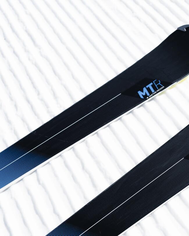 MEN’S ALPINE SKIS WITH BINDINGS – BOOST 900 R