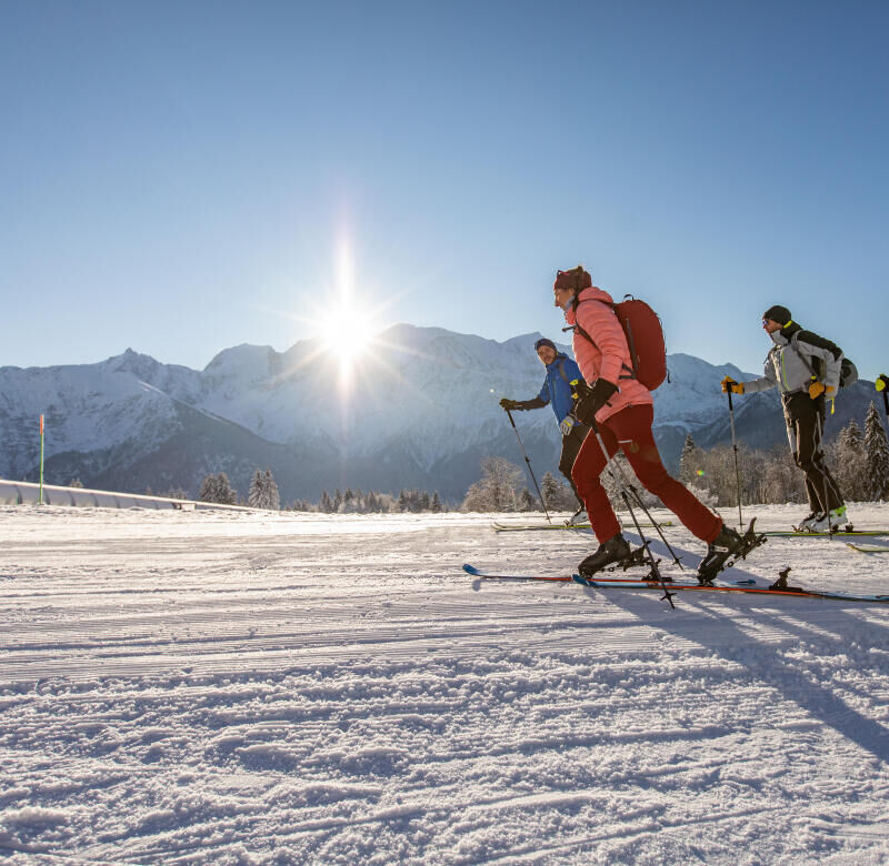 HOW DO YOU USE RELEASABLE SKI TOURING BINDINGS?