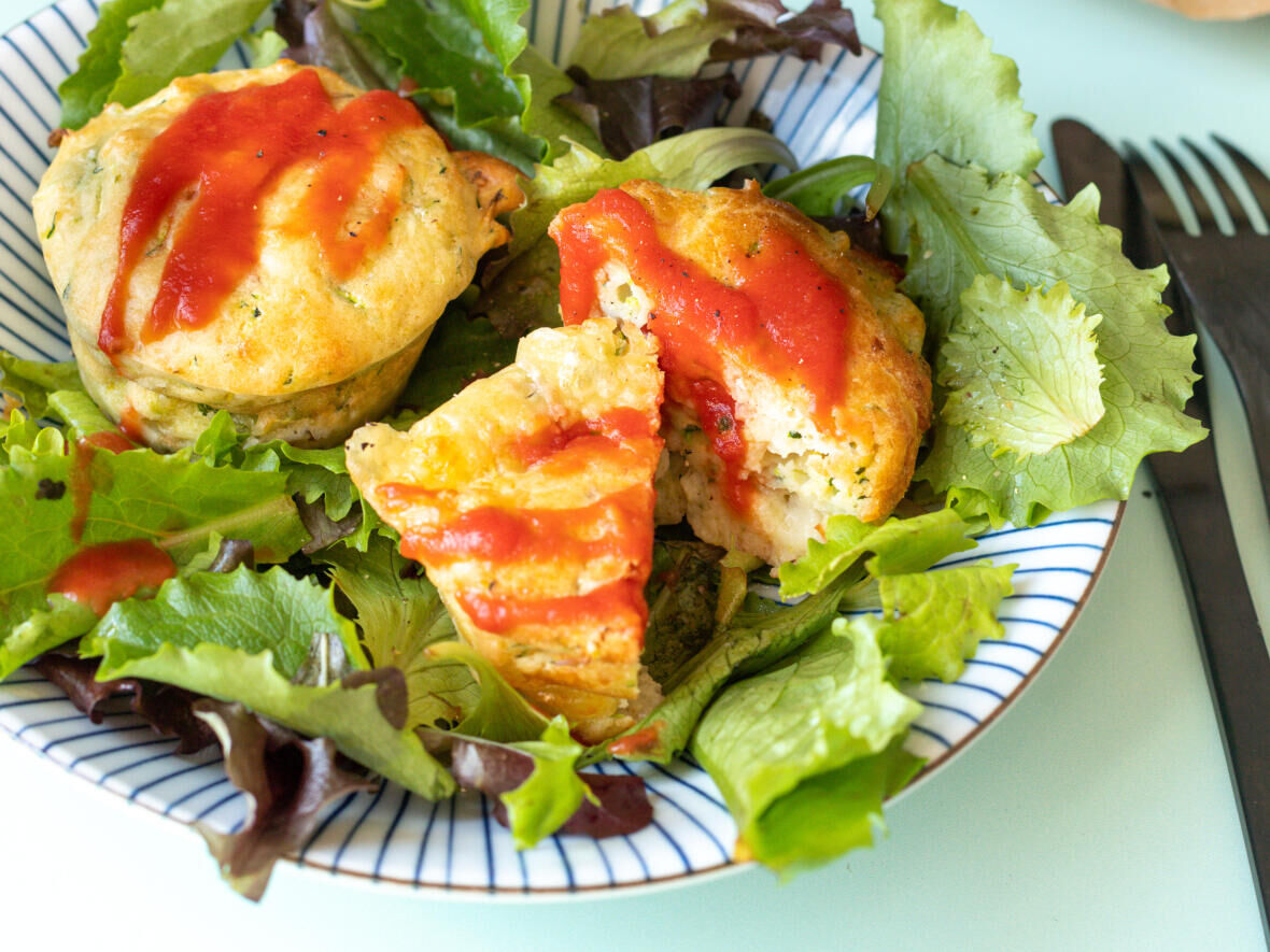 Encas salé : muffins courgette-tomate-mozzarella