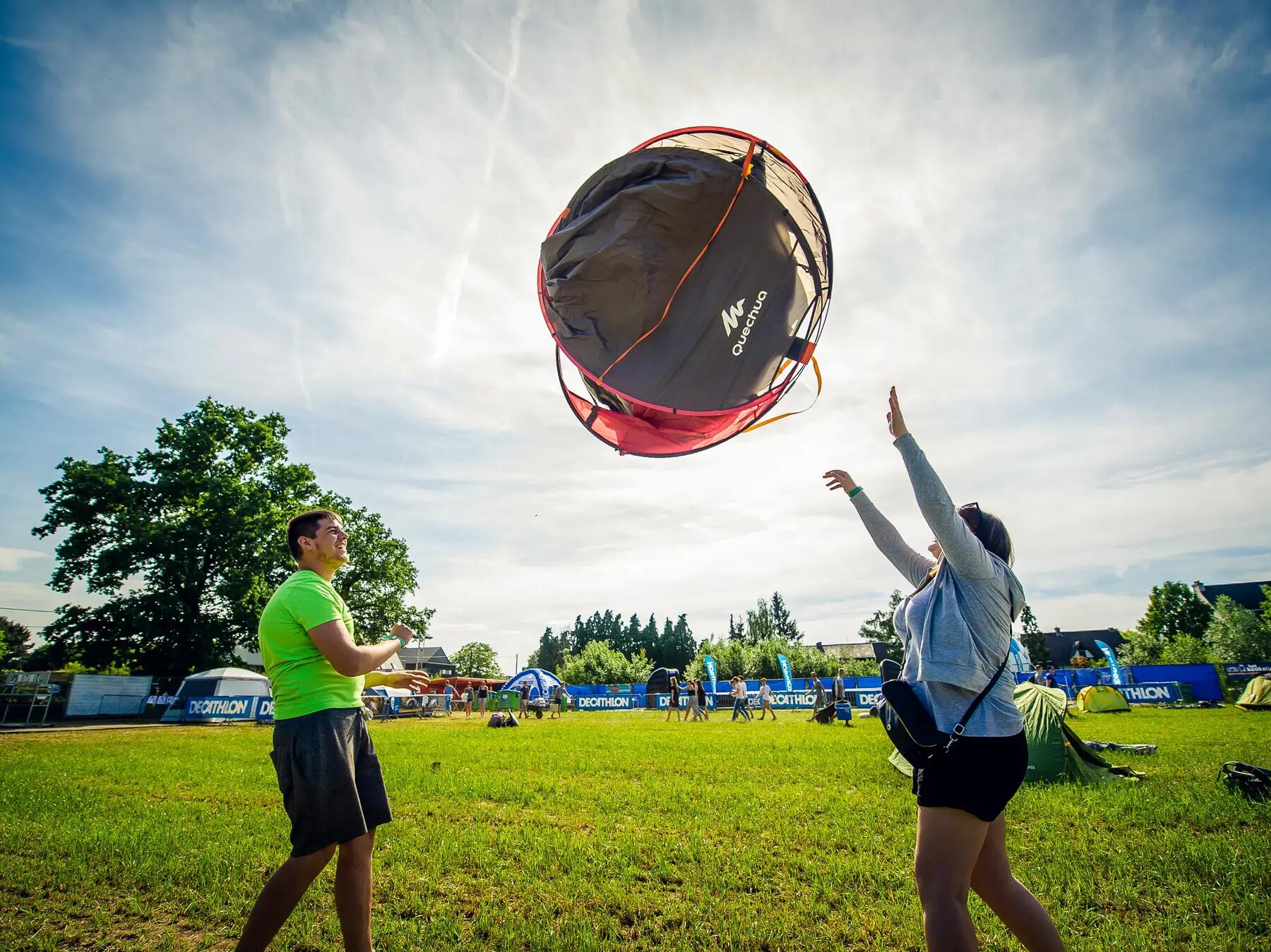  IDEI DE ȚINUTE ȘI ACTIVITĂȚI LA FESTIVALURI DE VARĂ