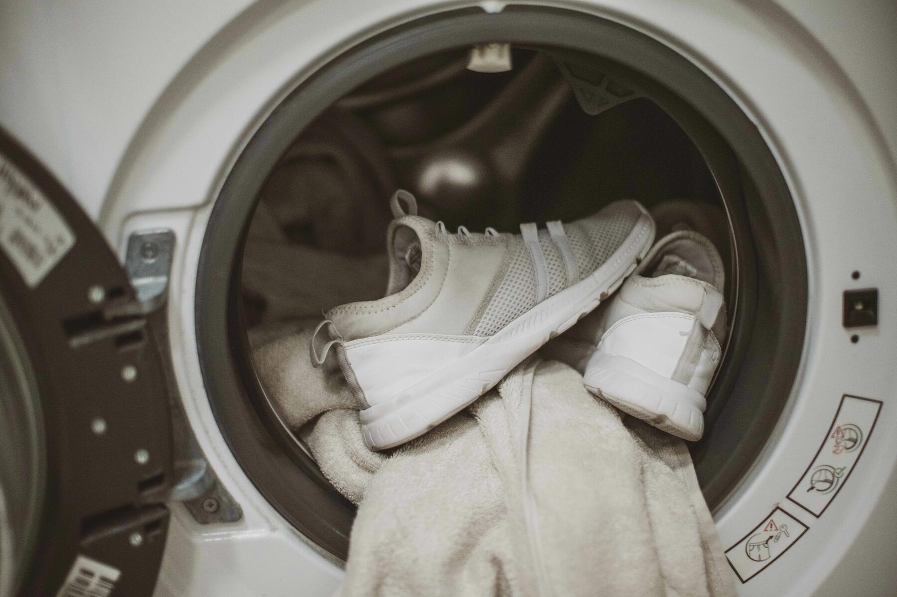 Lavare le scarpe sportive in lavatrice
