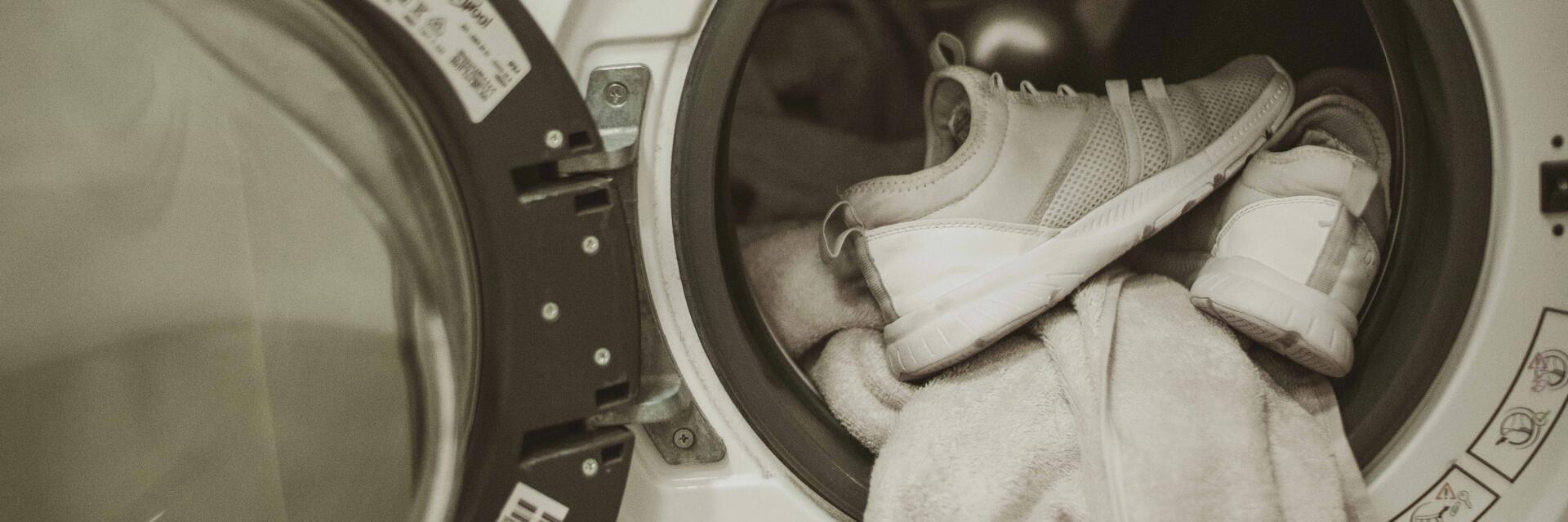 Comment laver ses chaussures en machine ? Guide d'expert