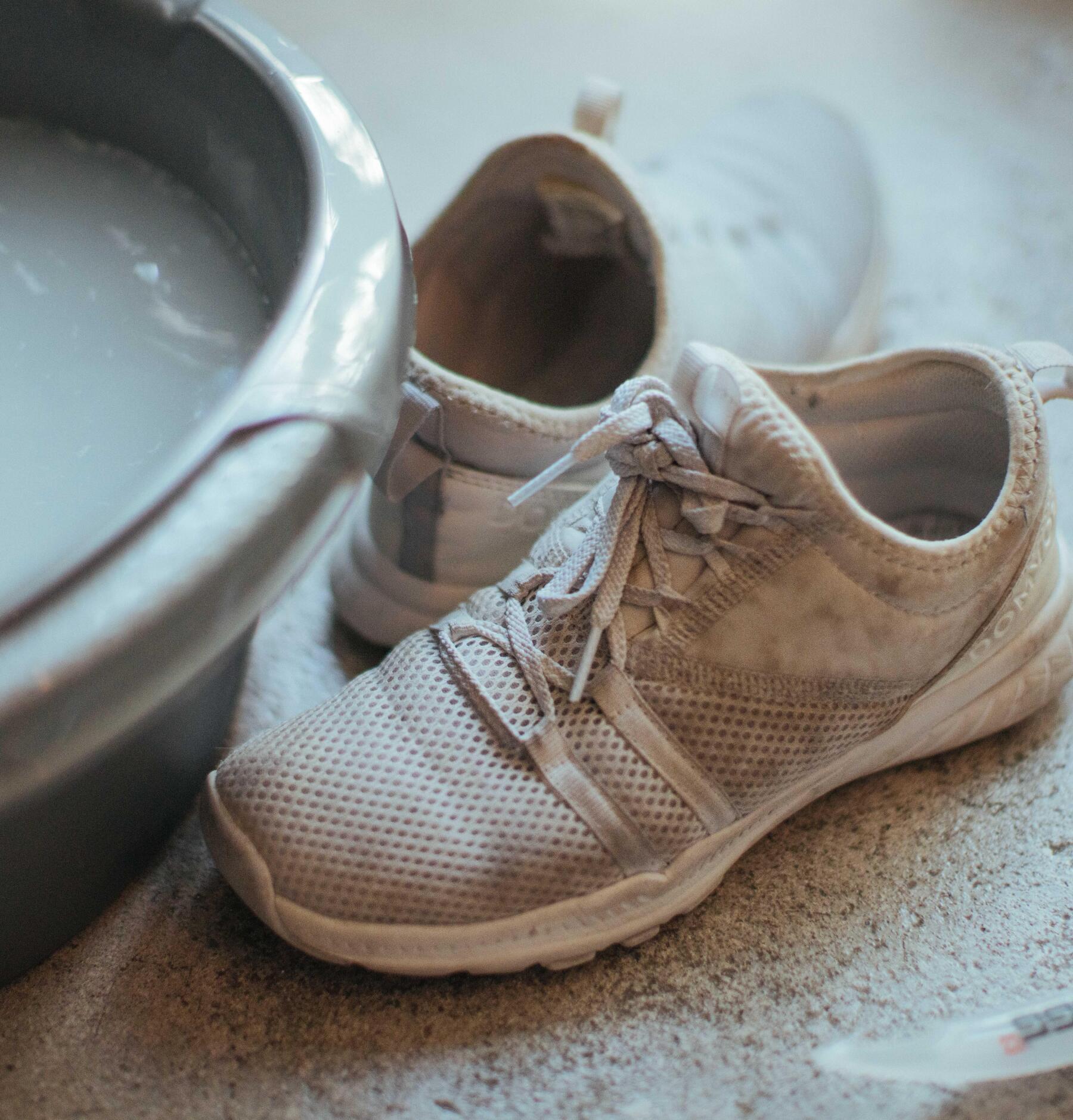 Hogyan mosható egy fehér sportcipő mosógépben?  