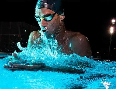 Die richtige Atmung beim Brustschwimmen