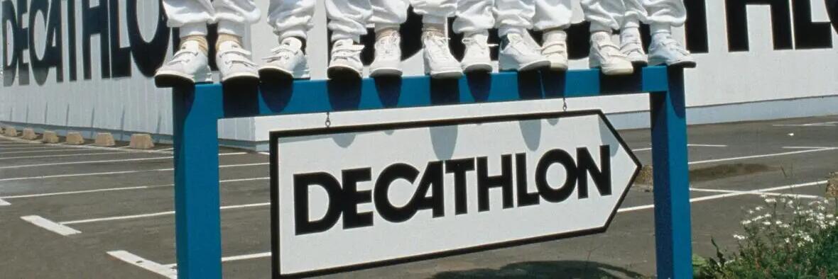 Photo d'une devanture de magasin DECATHLON