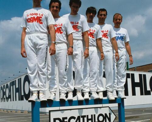 Photo d'une devanture de magasin DECATHLON