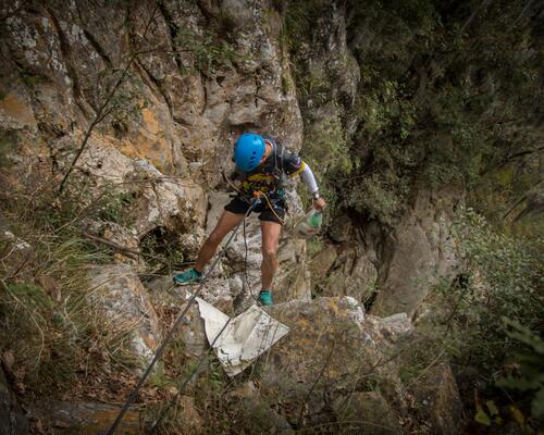 Via Ferrata mit Kindern: Klettersteigset, Sicherung und Verhalten am Klettersteig