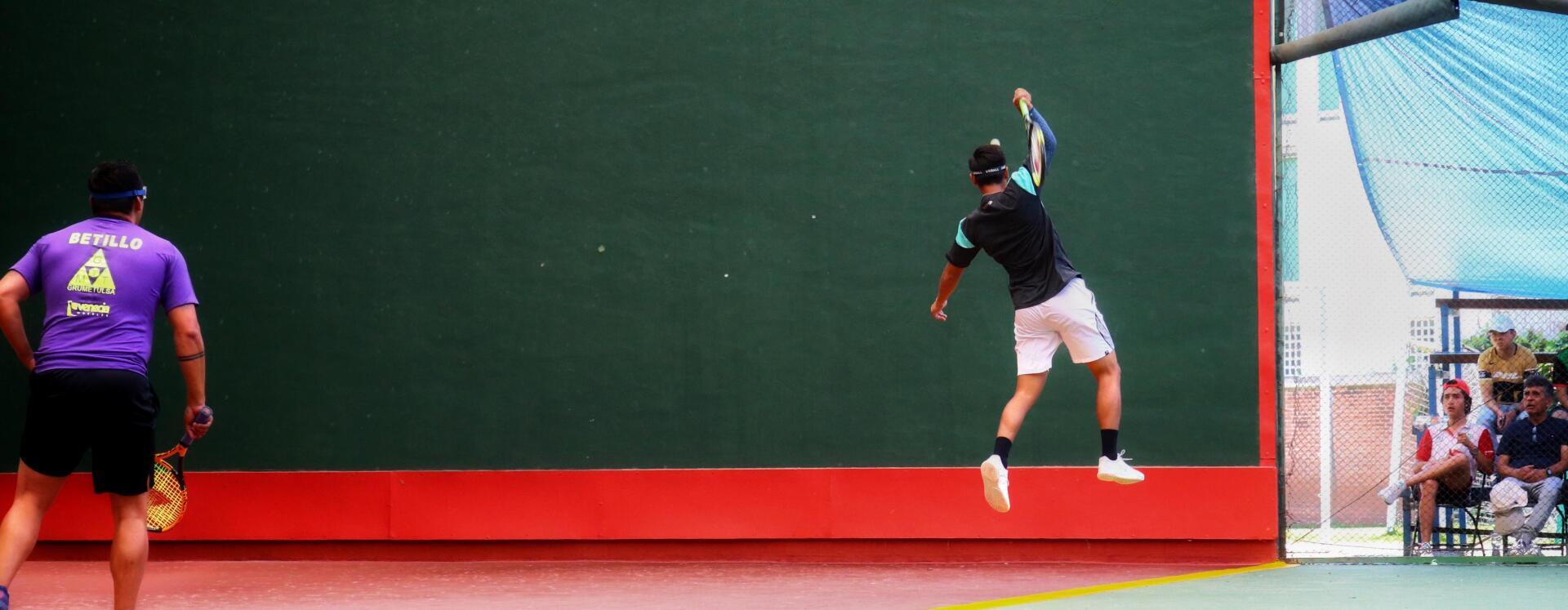 FRONTENIS EQUIPO Y T CNICA CHALE UN OJO A ESTE DEPORTE