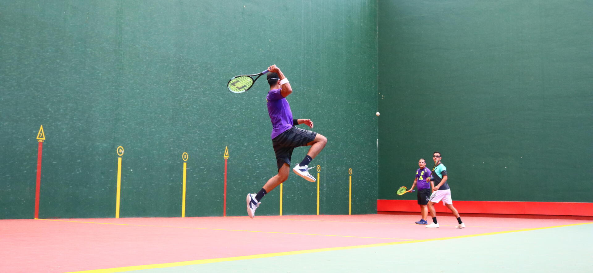 FRONTENIS EQUIPO Y TECNICA ECHALE UN OJO A ESTE DEPORTE