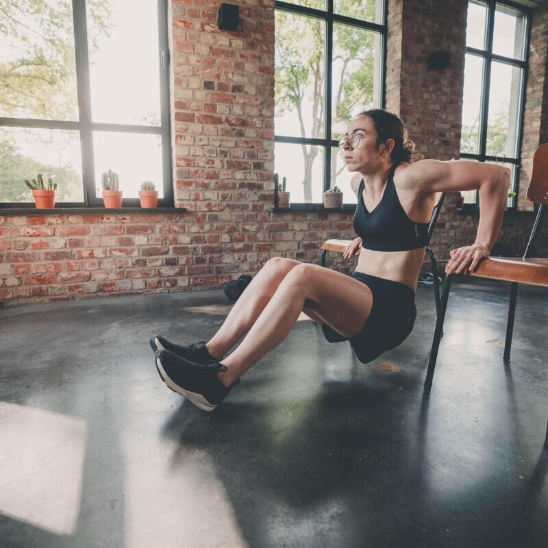 Dips sur chaise : comment se muscler le haut du corps chez soi ?