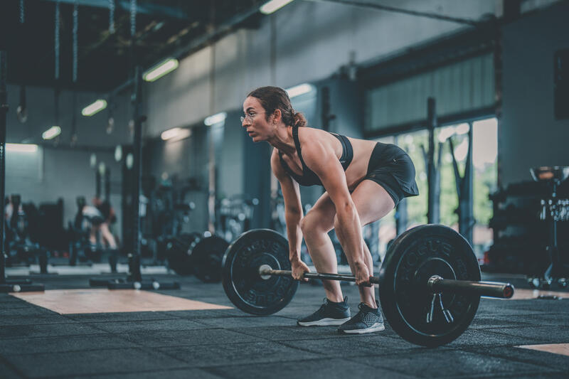 Martwy ciąg rwaniowy (snatch grip deadlift)