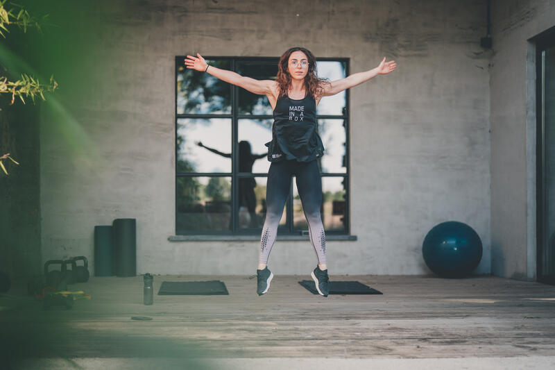  Jak robić pajacyki (jumping jacks) i dlaczego warto je wykonywać?