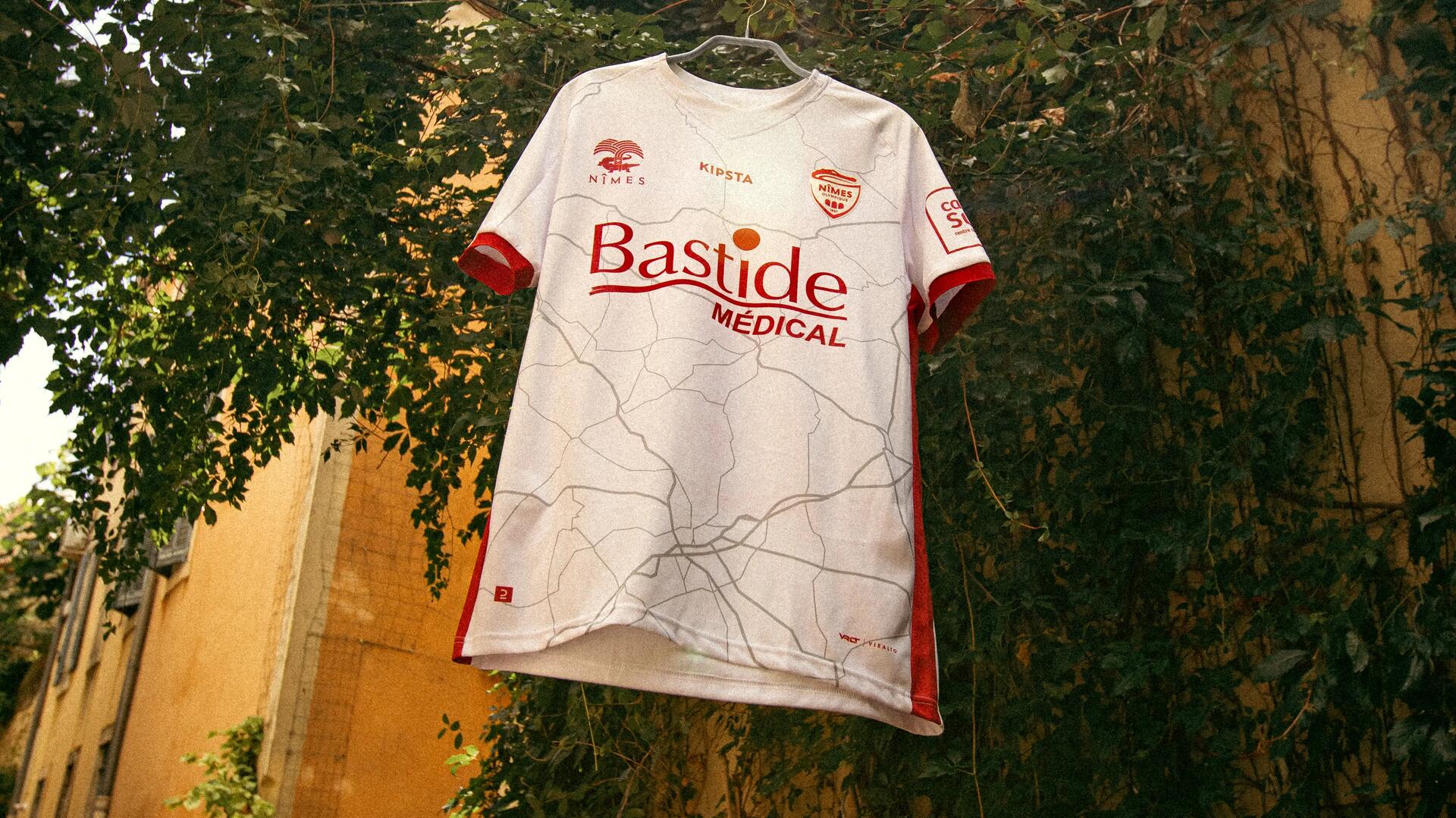 Kipsta unveils Nîmes Olympique's shirts for 2022/23