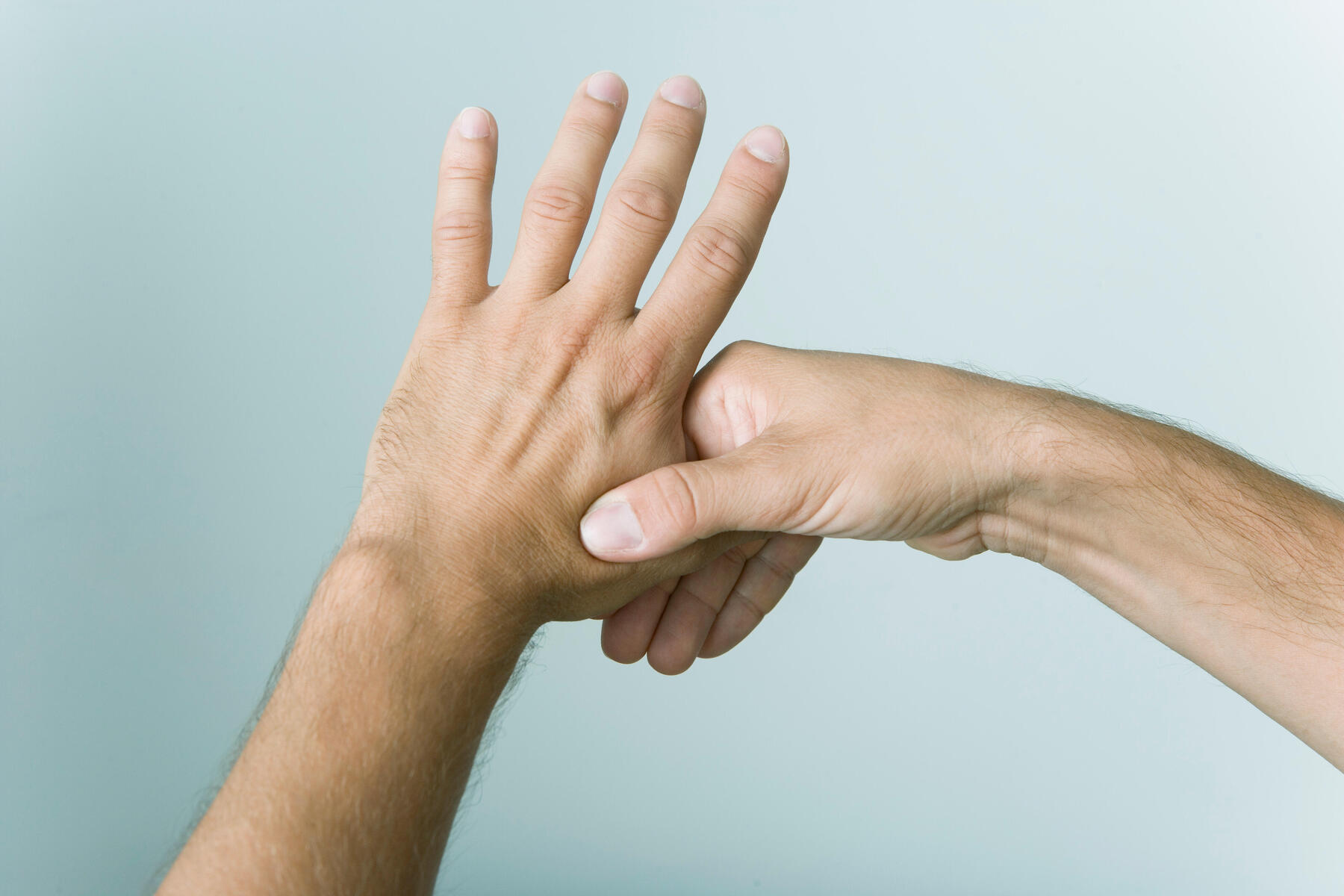 Handmassage gegen Krämpfe