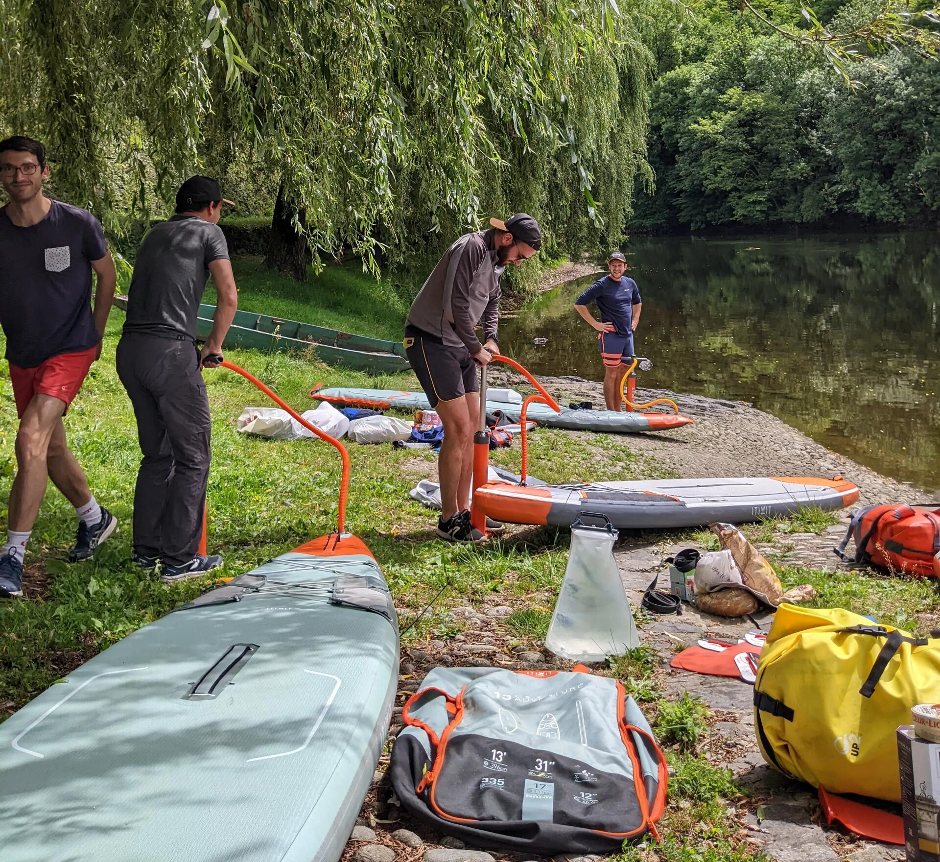 people getting ready to kayak