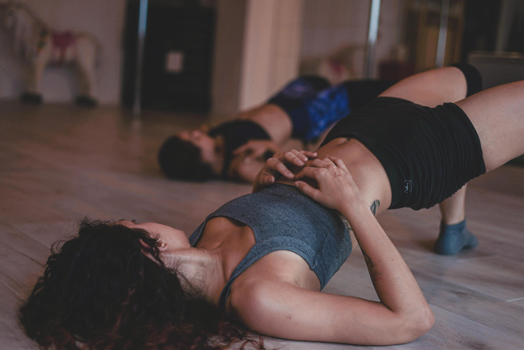On a testé pour vous : le floor work et le basework en pole dance