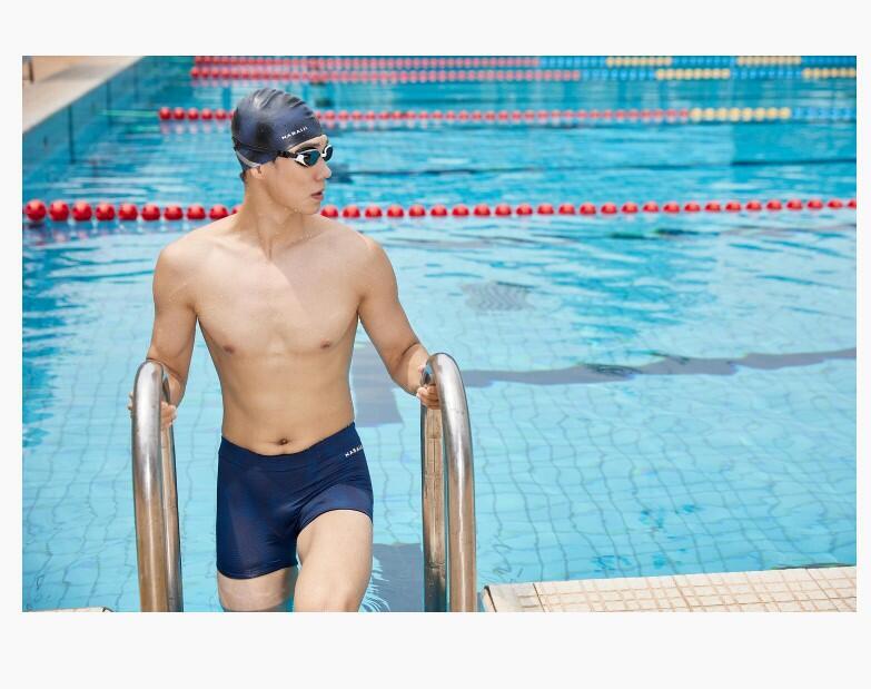 Pływanie a mięśnie brzucha - sprawdź co daje trening na basenie