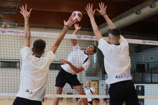 Where to Play Volleyball in Singapore: 8 Top Spots