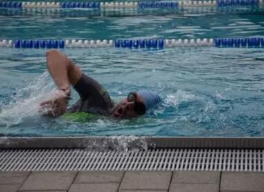 Trainiere deine Ausdauer mit Schwimmen