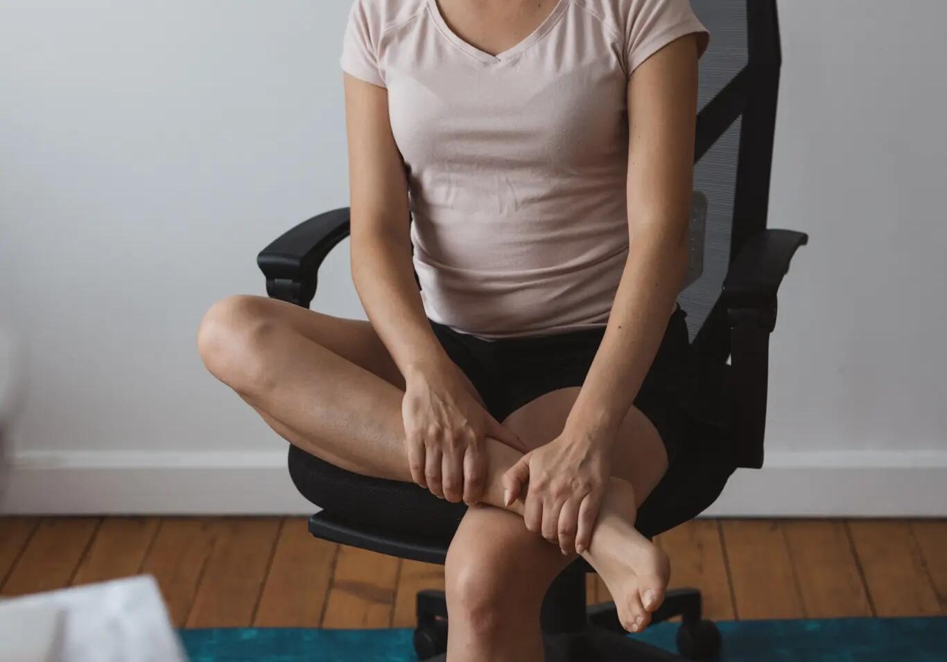 Douleur sacro-iliaque : 4 étirements efficaces