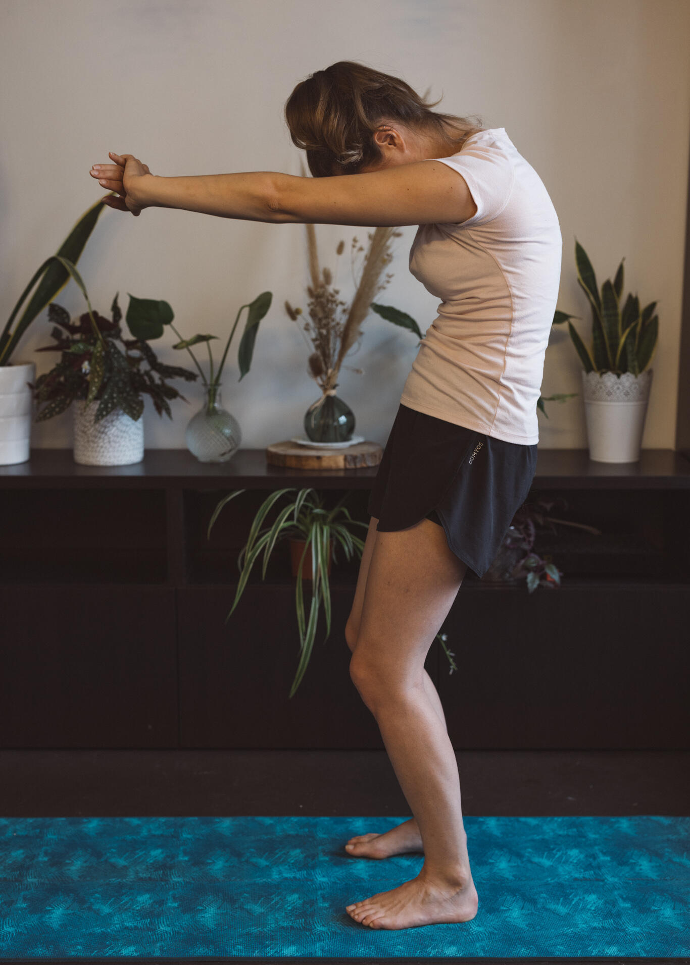 Standing rounded back exercise