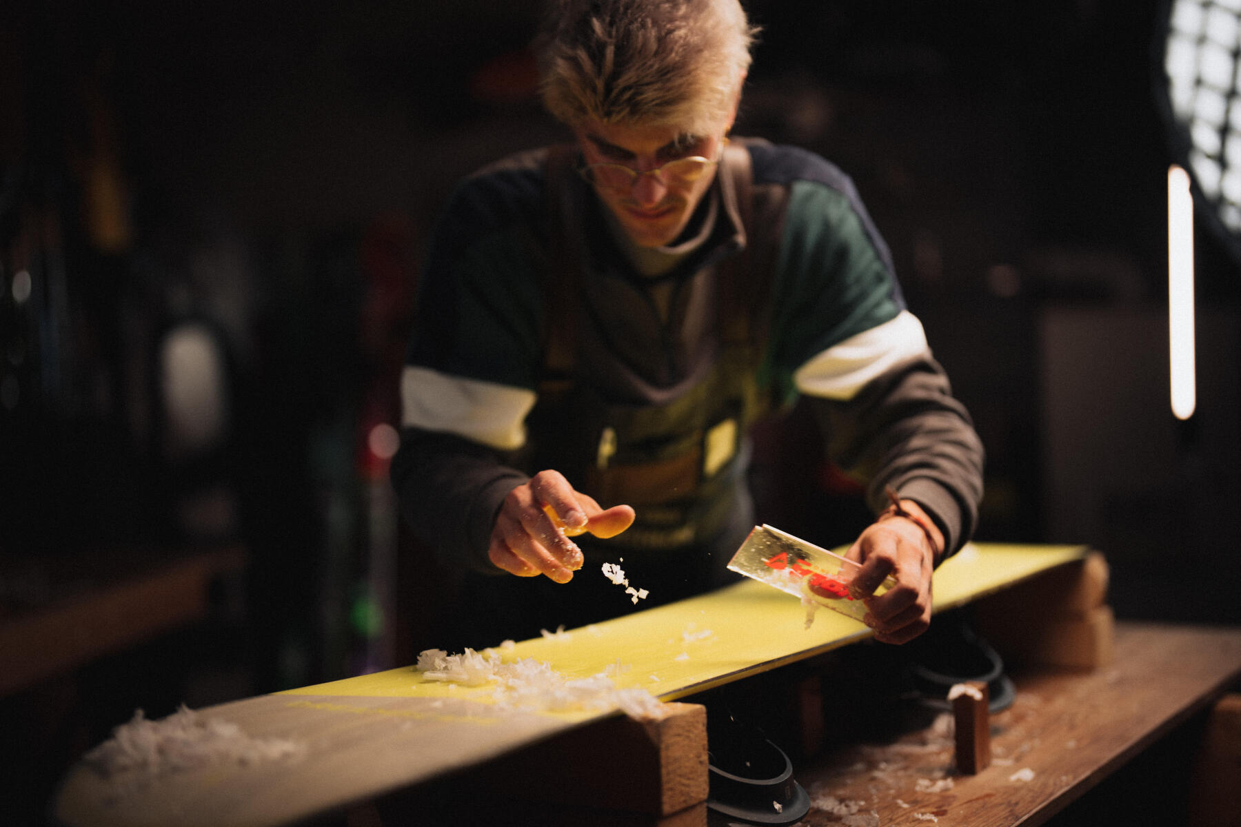 How to wax a snowboard