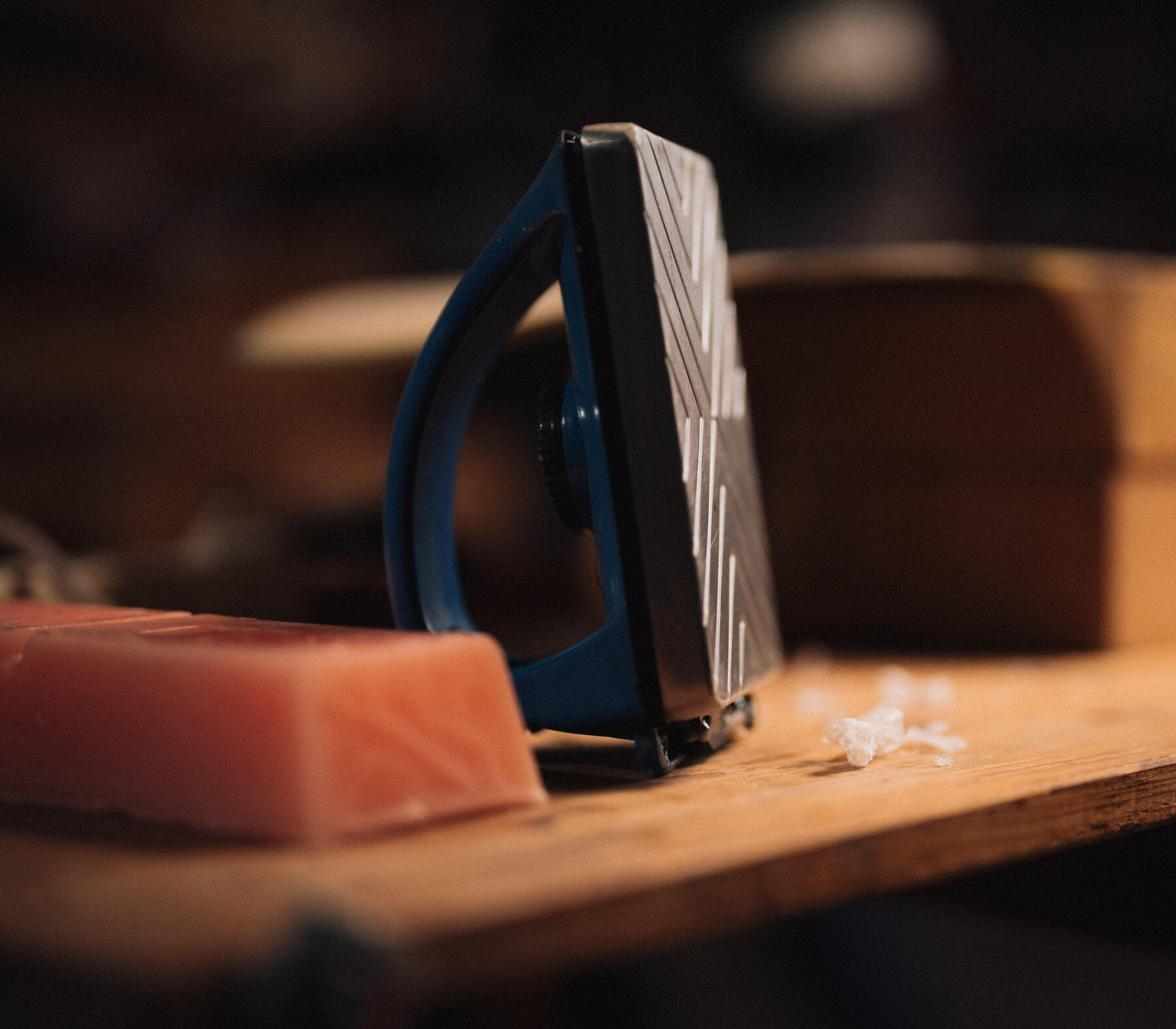 How To Wax A Snowboard how-to-wax-a-snowboard