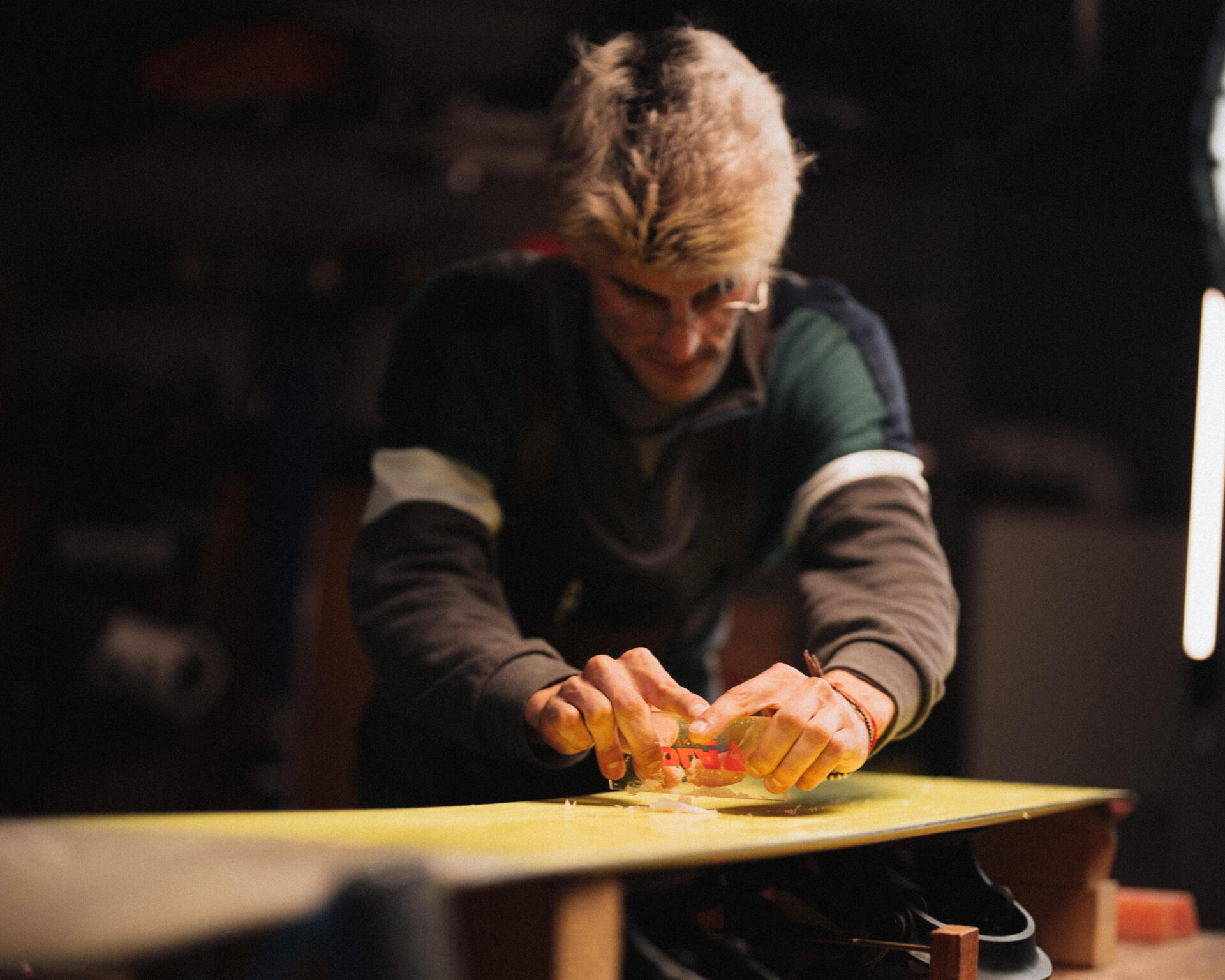 How to wax a snowboard