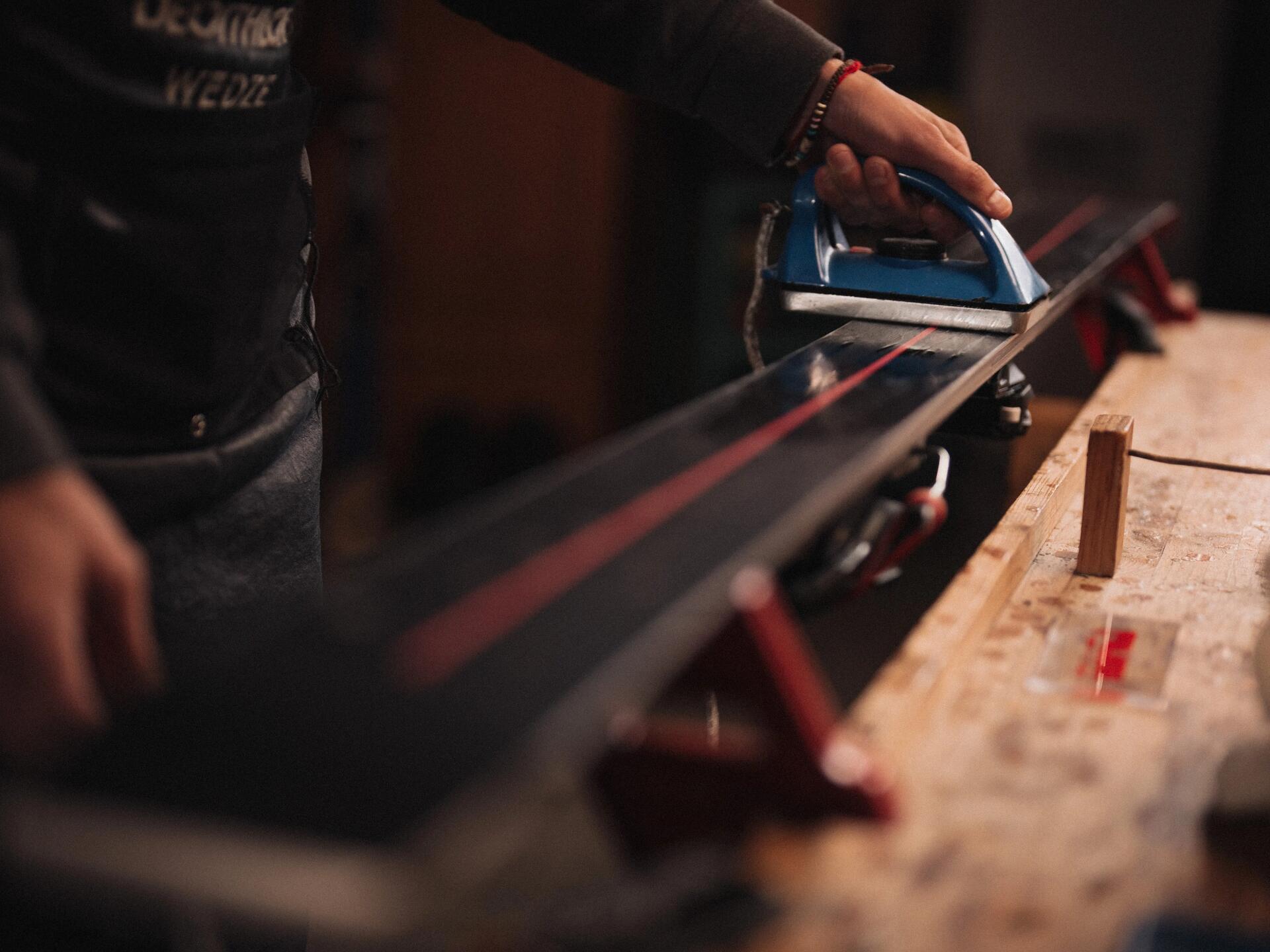 How to wax downhill skis