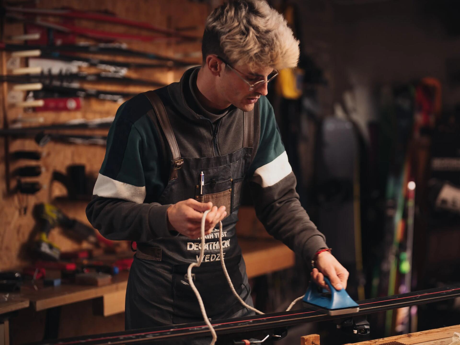 How to wax downhill skis