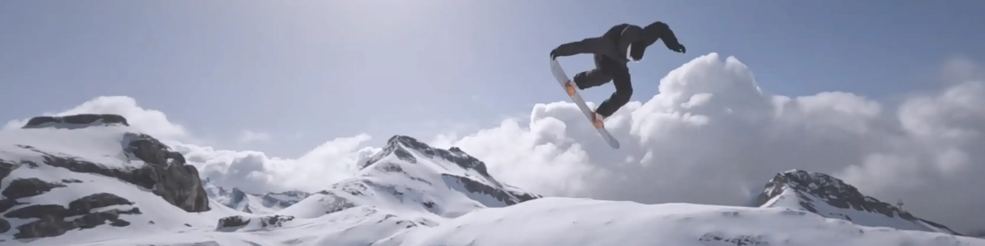 snowboarder care face un salt