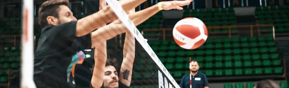 Schiacciata - muro partita di pallavolo