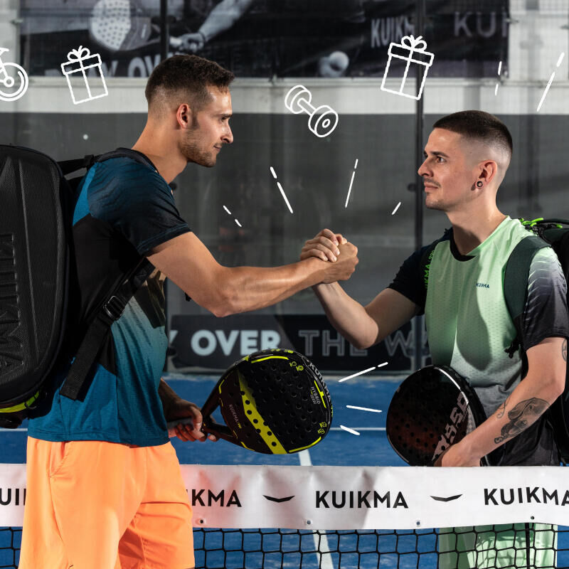 jogadores de padel em campo a cumprimentarem-se