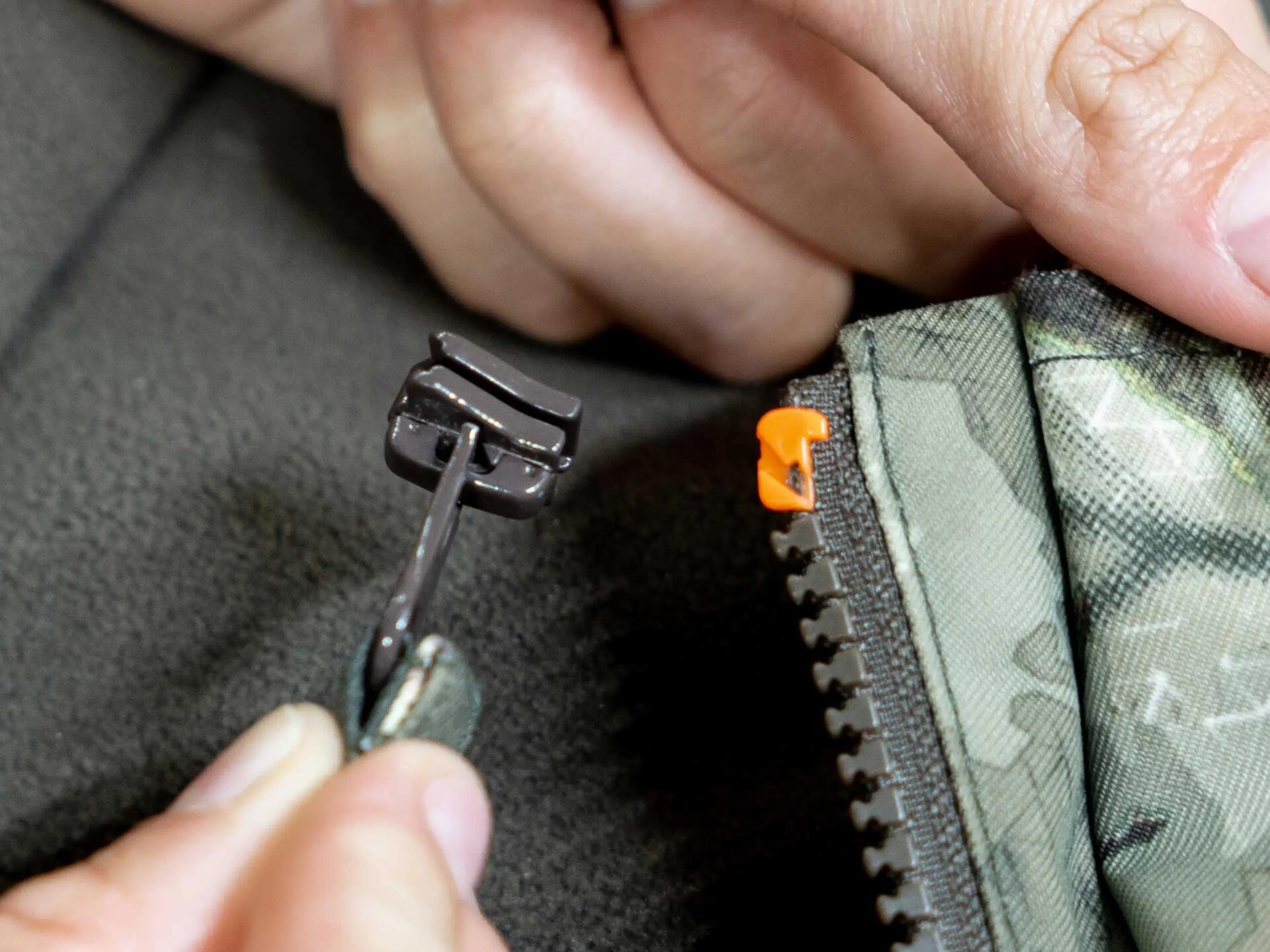 Cuoio Nero Con La Chiusura Lampo Immagine Stock - Immagine Di Vecchio - Foto 9