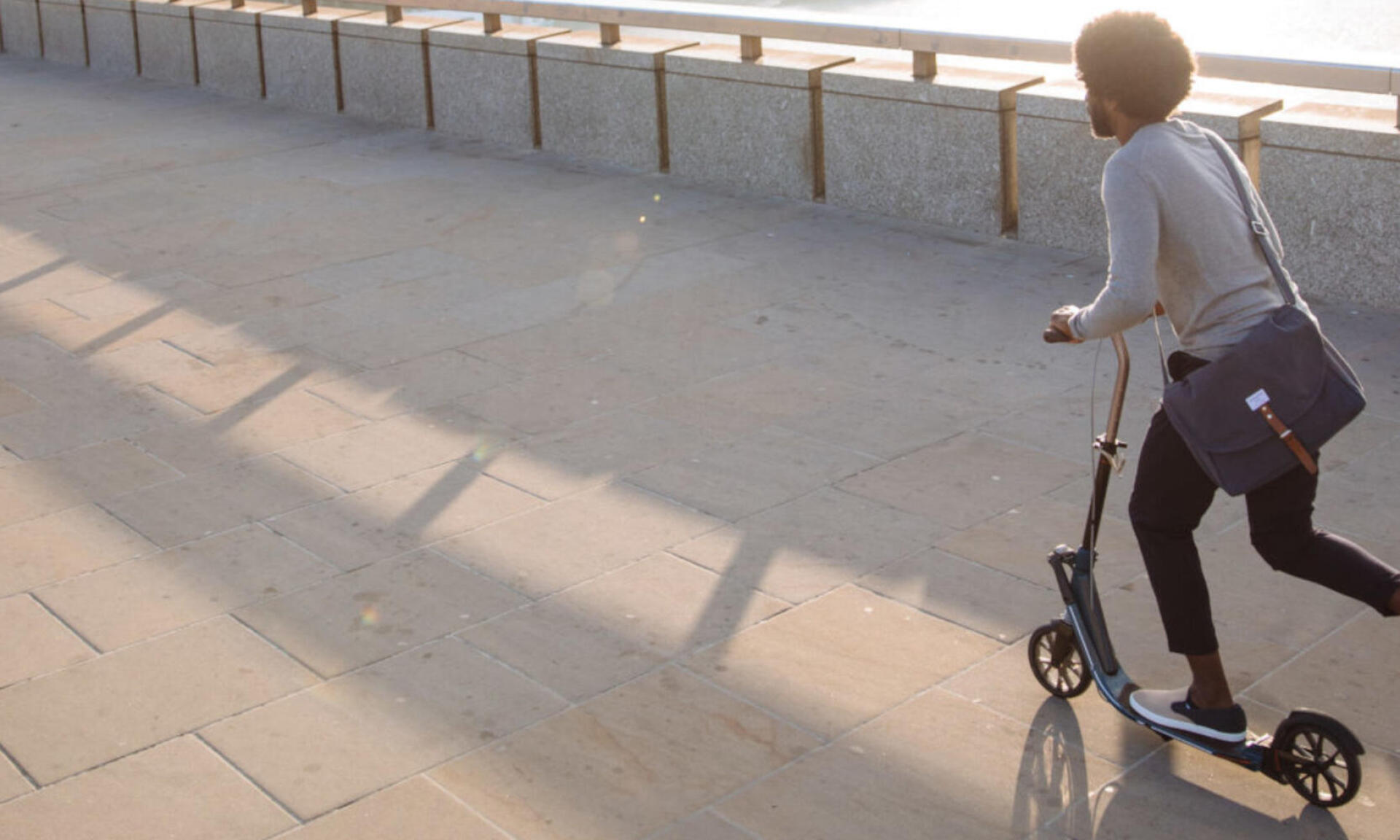 WARTUNG UND REPARATUR DES SCOOTERS