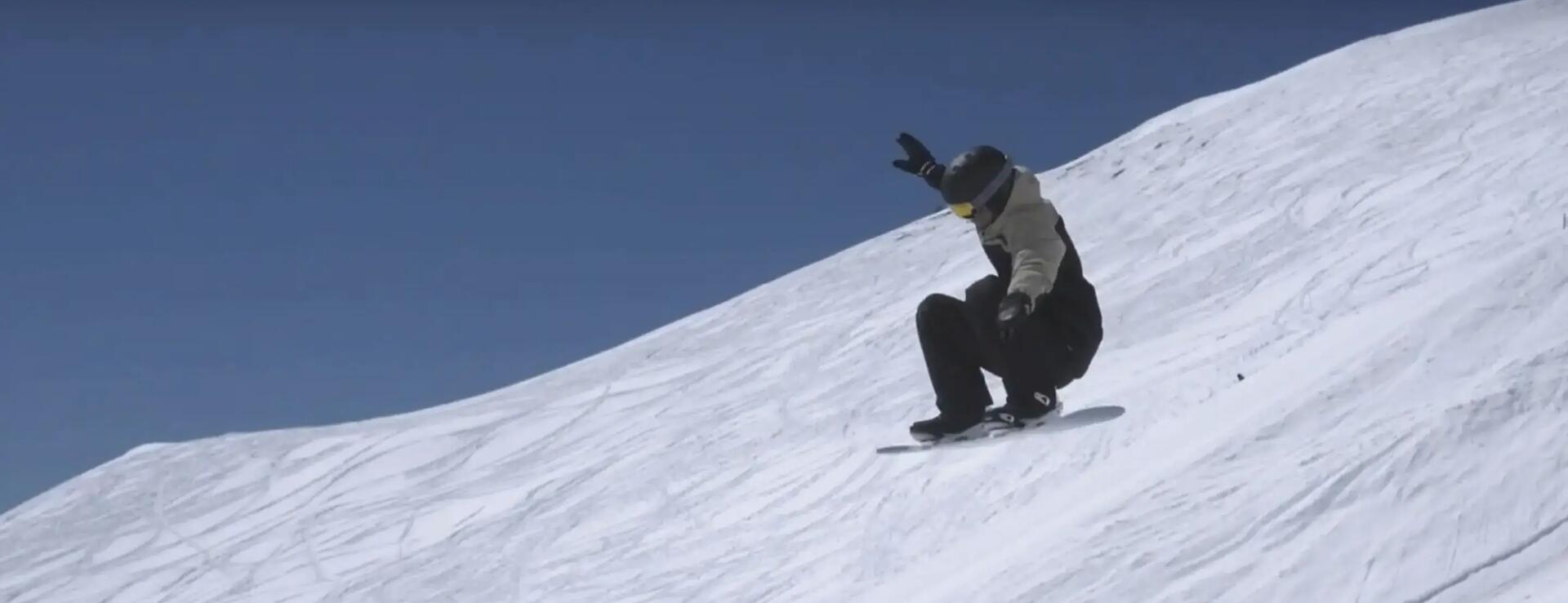 ¿Cómo hacer un frontside 180 en una tabla de snowboard?